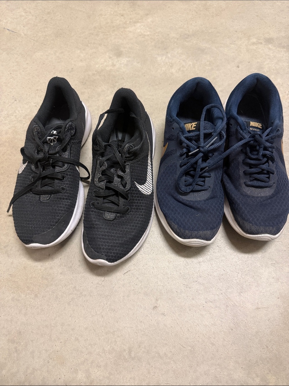 Nike Women’s Sneakers in Black and Navy Blue